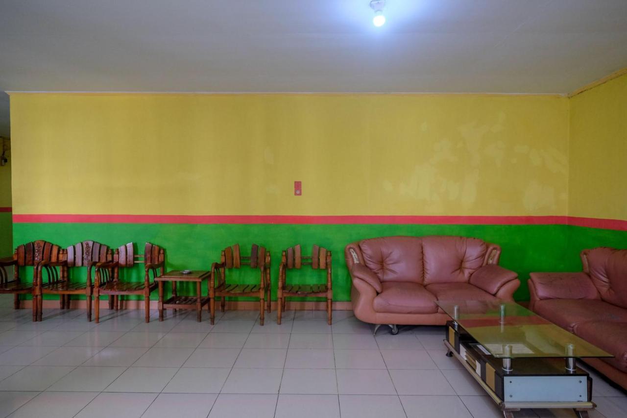 Reddoorz Near Pelabuhan Nusantara Parepare エクステリア 写真