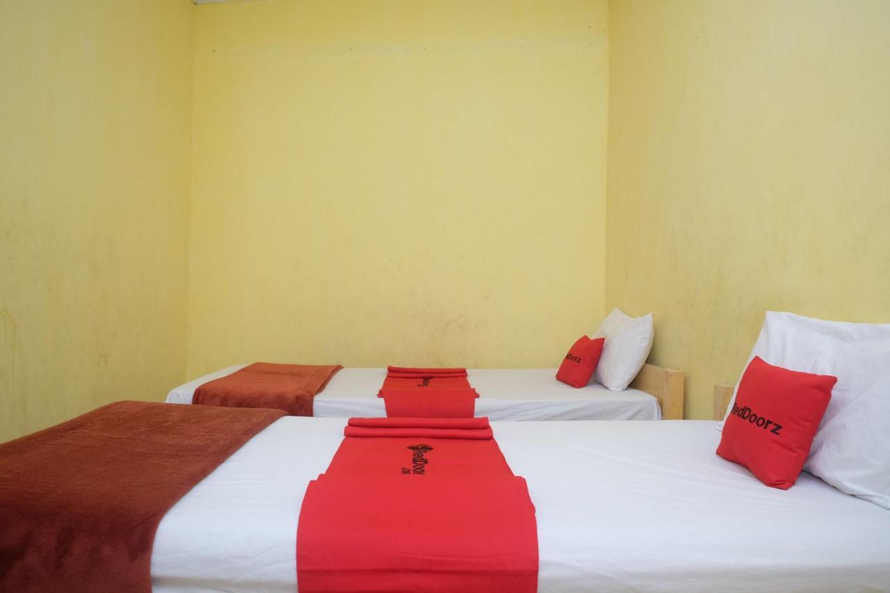 Reddoorz Near Pelabuhan Nusantara Parepare エクステリア 写真