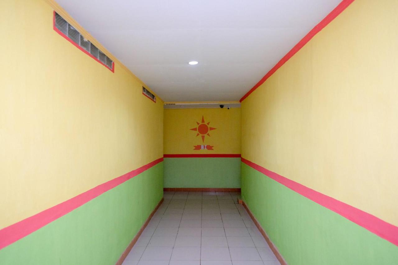 Reddoorz Near Pelabuhan Nusantara Parepare エクステリア 写真