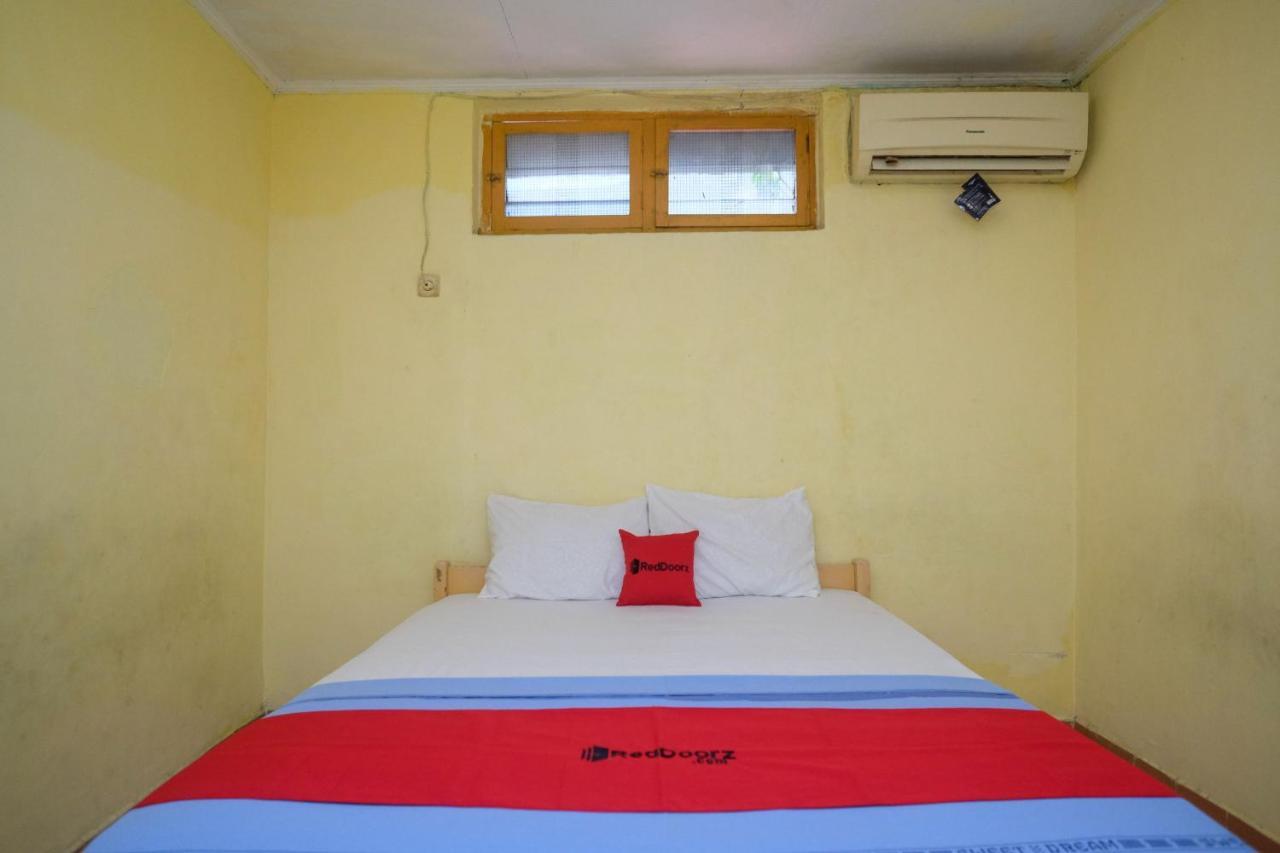 Reddoorz Near Pelabuhan Nusantara Parepare エクステリア 写真