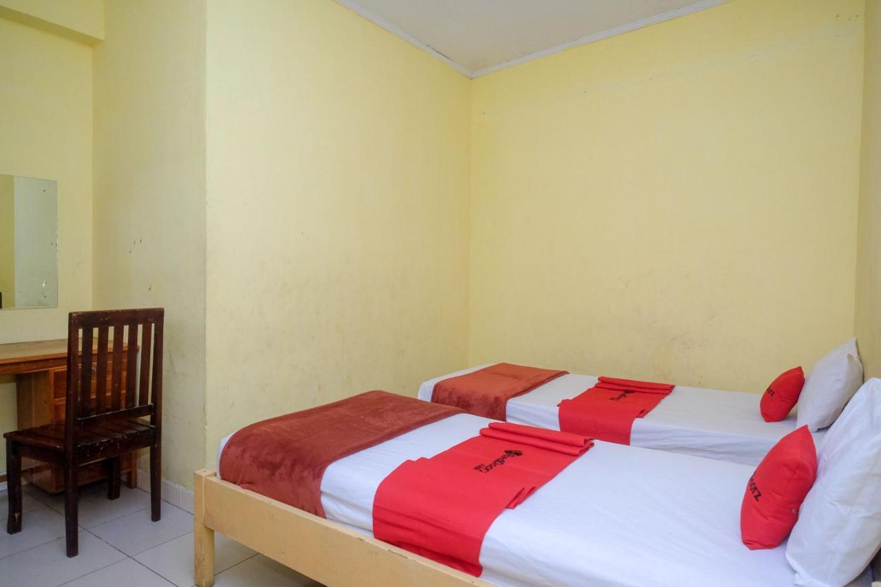 Reddoorz Near Pelabuhan Nusantara Parepare エクステリア 写真