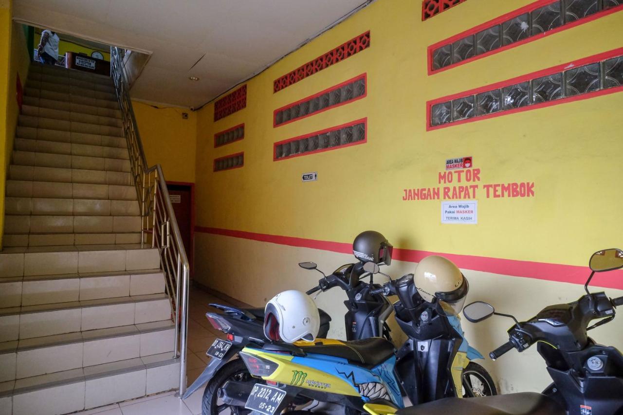 Reddoorz Near Pelabuhan Nusantara Parepare エクステリア 写真