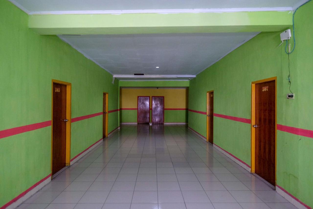 Reddoorz Near Pelabuhan Nusantara Parepare エクステリア 写真